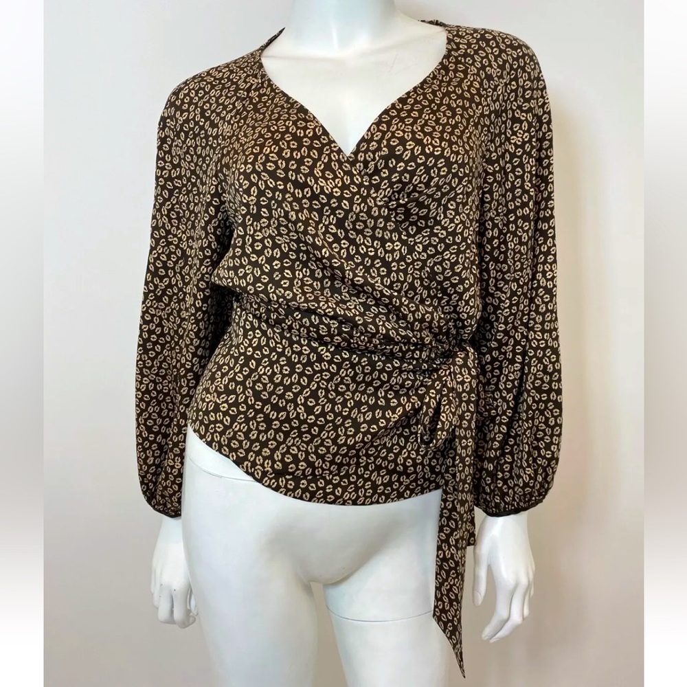 Diane von Furstenberg Torin Silk
Wrap Blouse in Brown/ Cream Size 6(S)